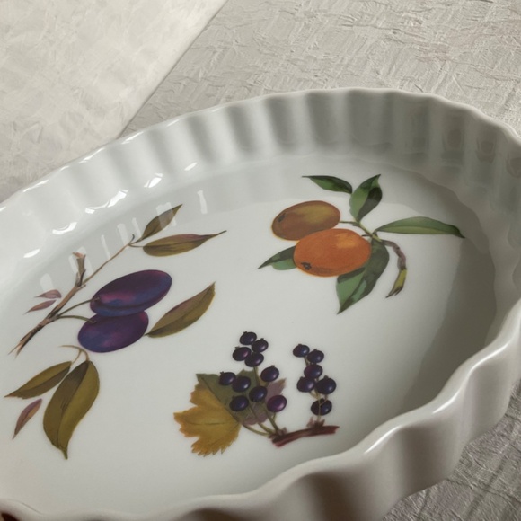 Vintage Evesham βMβ Porcelain Tart Baking Dish 9β Oven To Table Ware England Pie - Picture 5 of 8